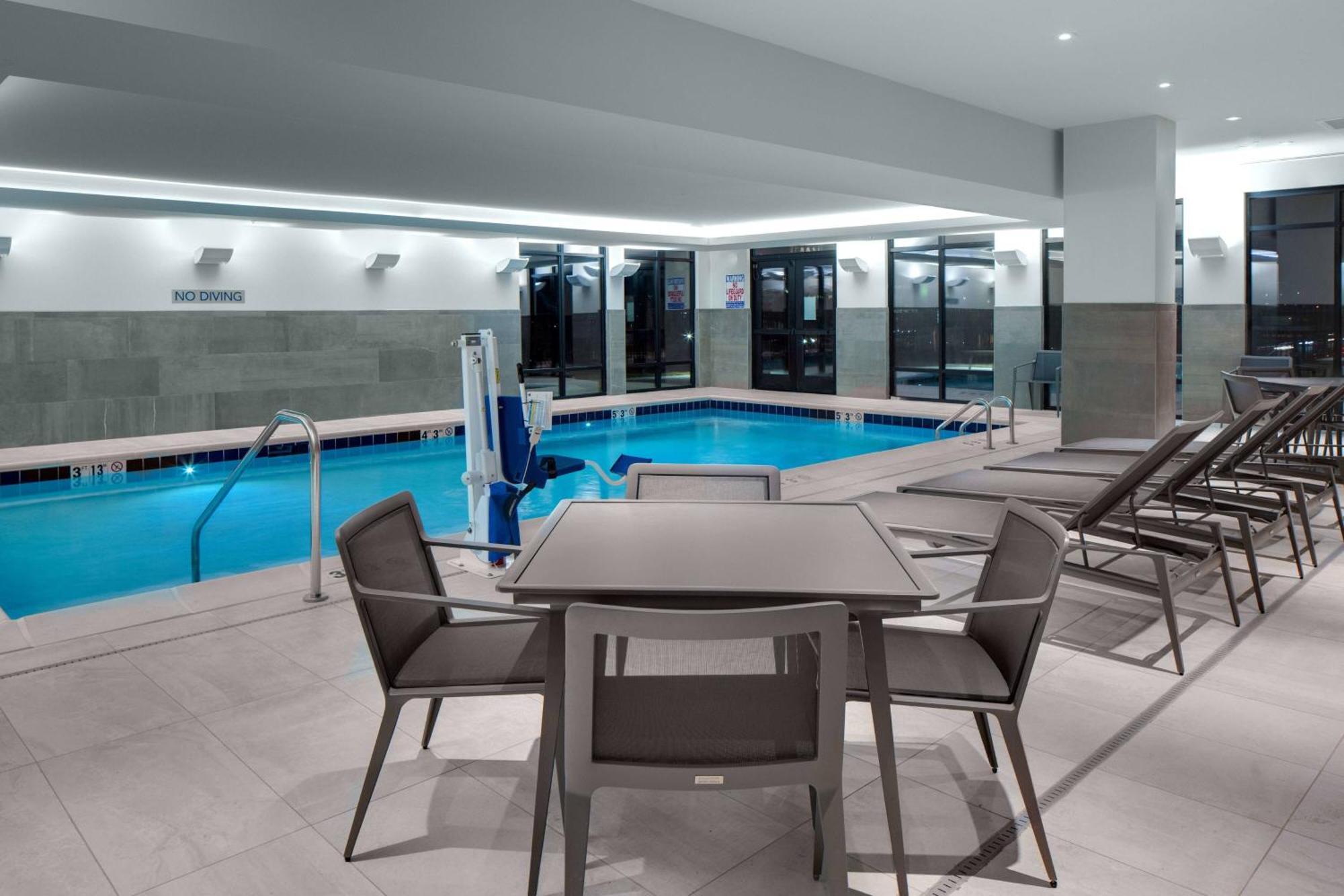 Courtyard By Marriott Jefferson City Bagian luar foto